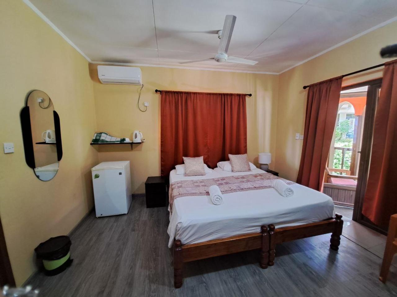 Georgina'S Cottage Beau Vallon  Exterior photo